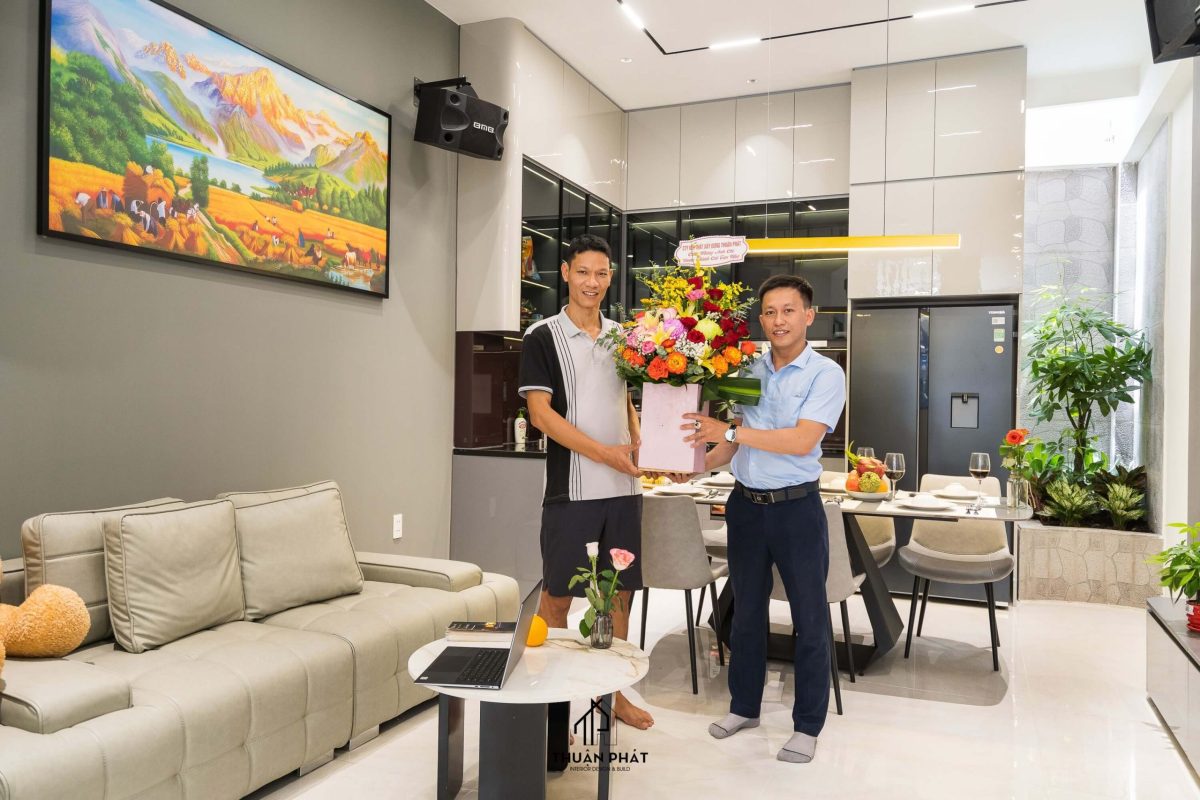 thi cong cai tao nha pho 256m MrTrung Q12 phong khach 4 scaled